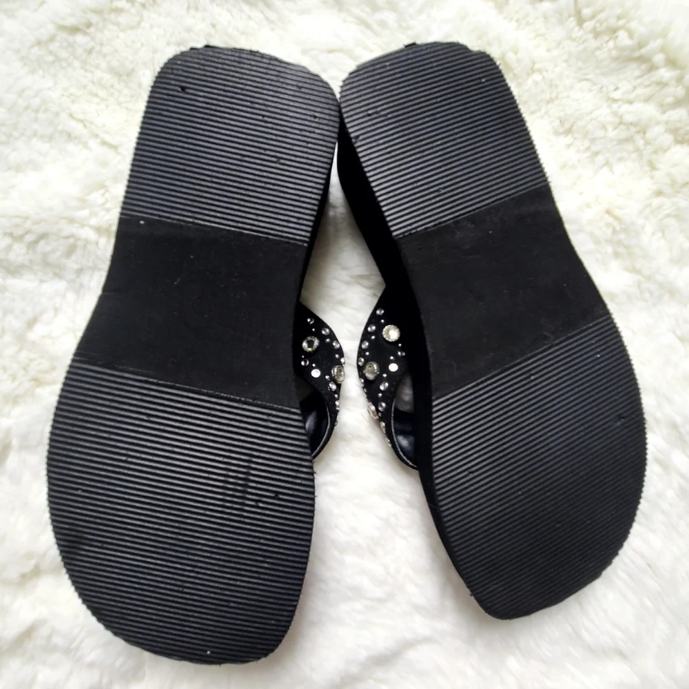 BYYB black flip flops with gemstones on band, lightly worn, size 9 - Picture 3 of 7